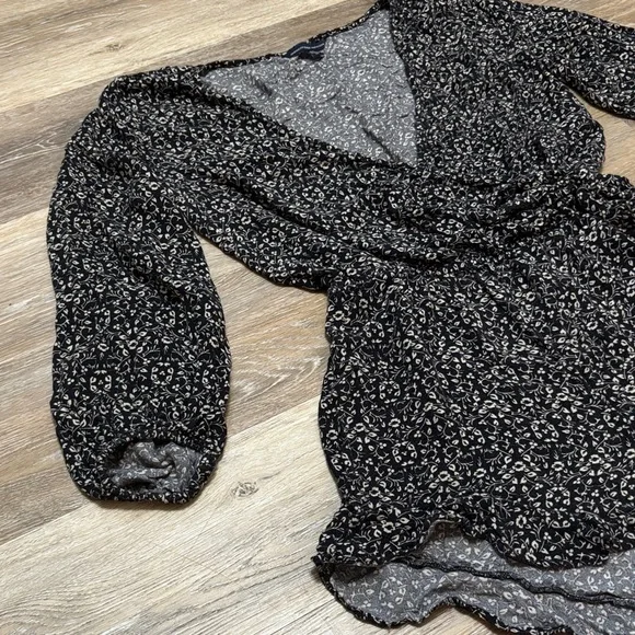 American Eagle Outfitters Black and White Floral Romper - Picture 4 of 4